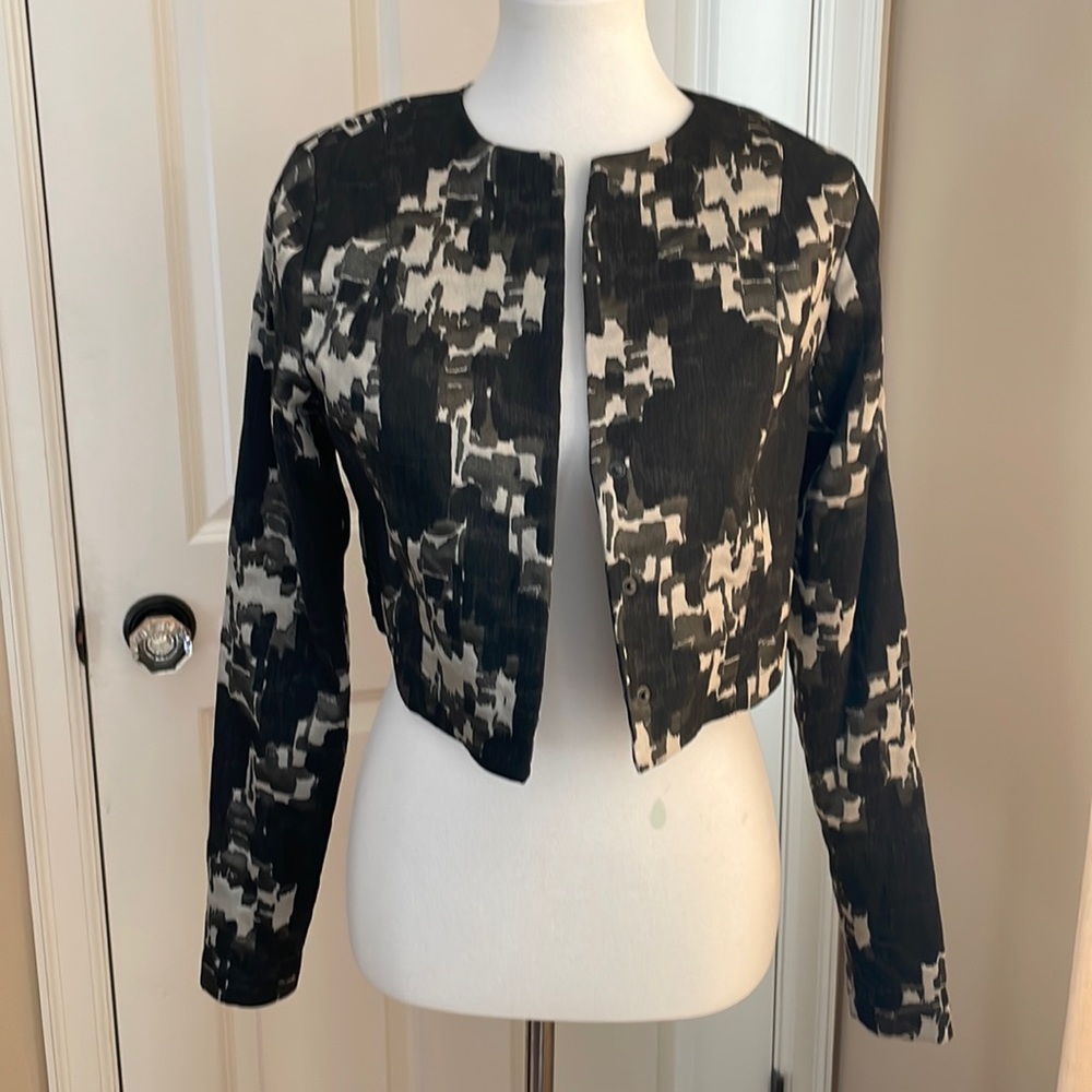 NWT Sarah Pacini cropped jacket. Black/tan/metallic print - Size 1 (6-8 US)